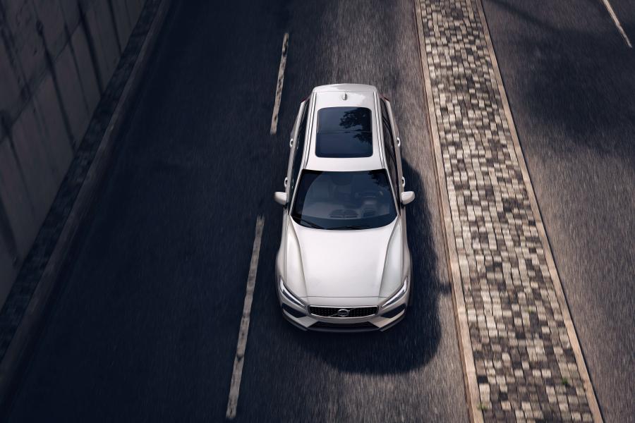 Volvo V60 T5 Cross Country 2018 года  (WW) (фото 2 из 44)